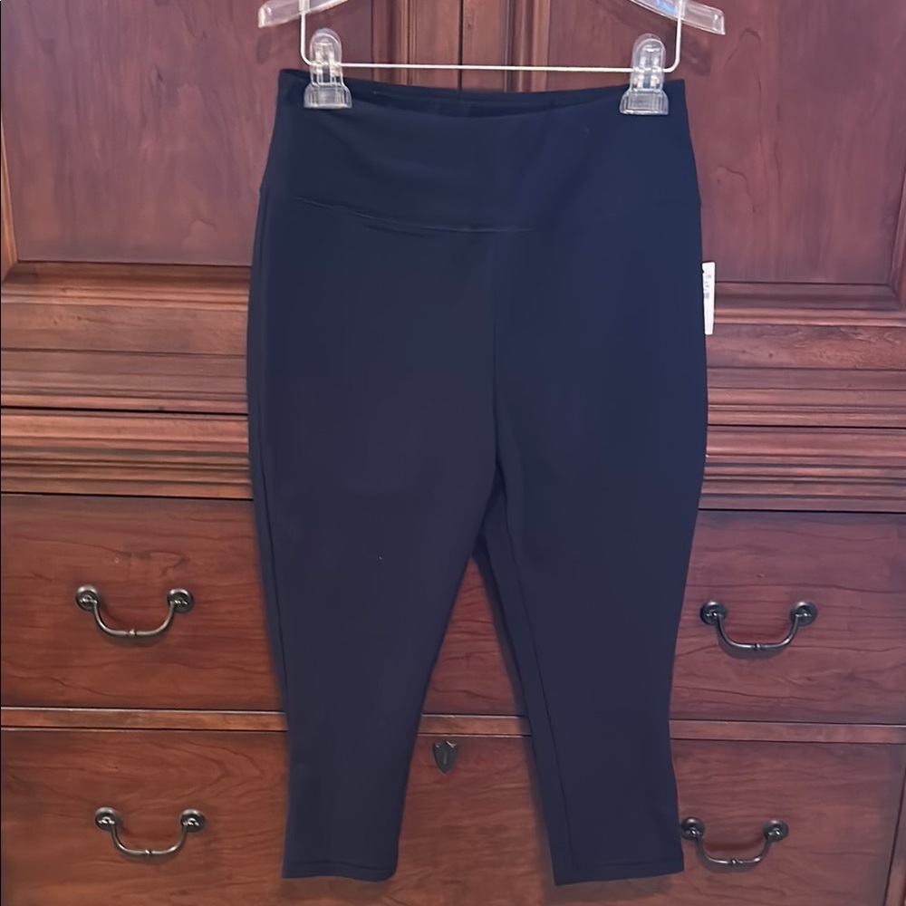 Talbots Navy Capri Leggings/Size Small
NWT